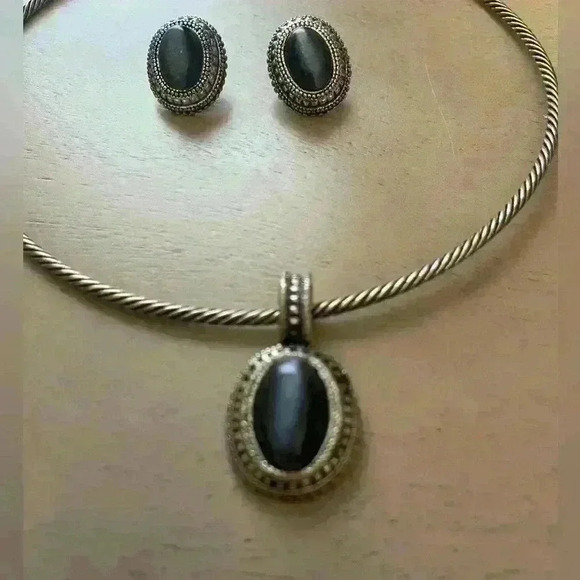 vintage  earrings and necklace - Picture 3 of 9